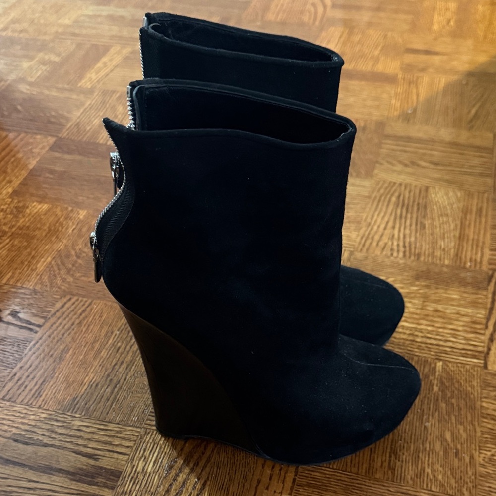 Alejandro Inglemo Suede Ankle Boots